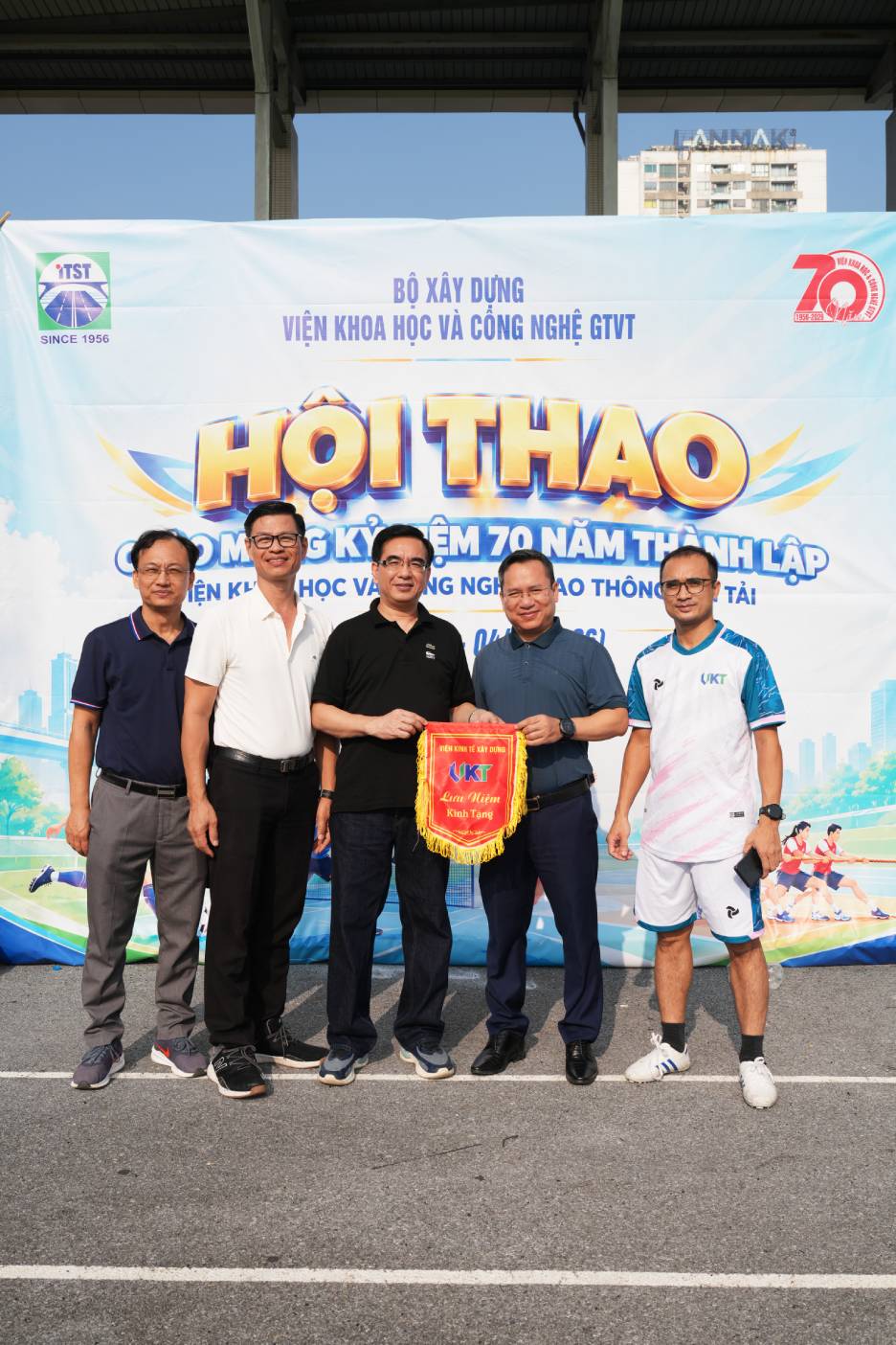 Viện Kinh tế xây dựng tham gia Hội thao và Hội diễn văn nghệ chào mừng 70 năm thành lập Viện Khoa học và Công nghệ Giao thông vận tải
